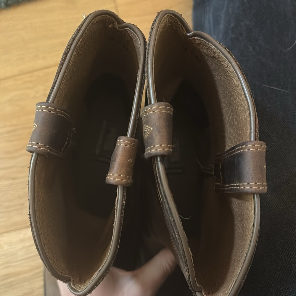 Ariat boots
Size 9.5
Nearly new condition, one a handful of times
Perfect treads - Picture 6 of 6